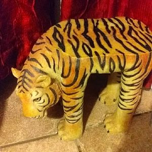 Tiger flat back plant stand